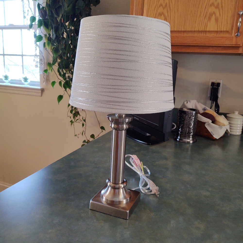 Table lamp